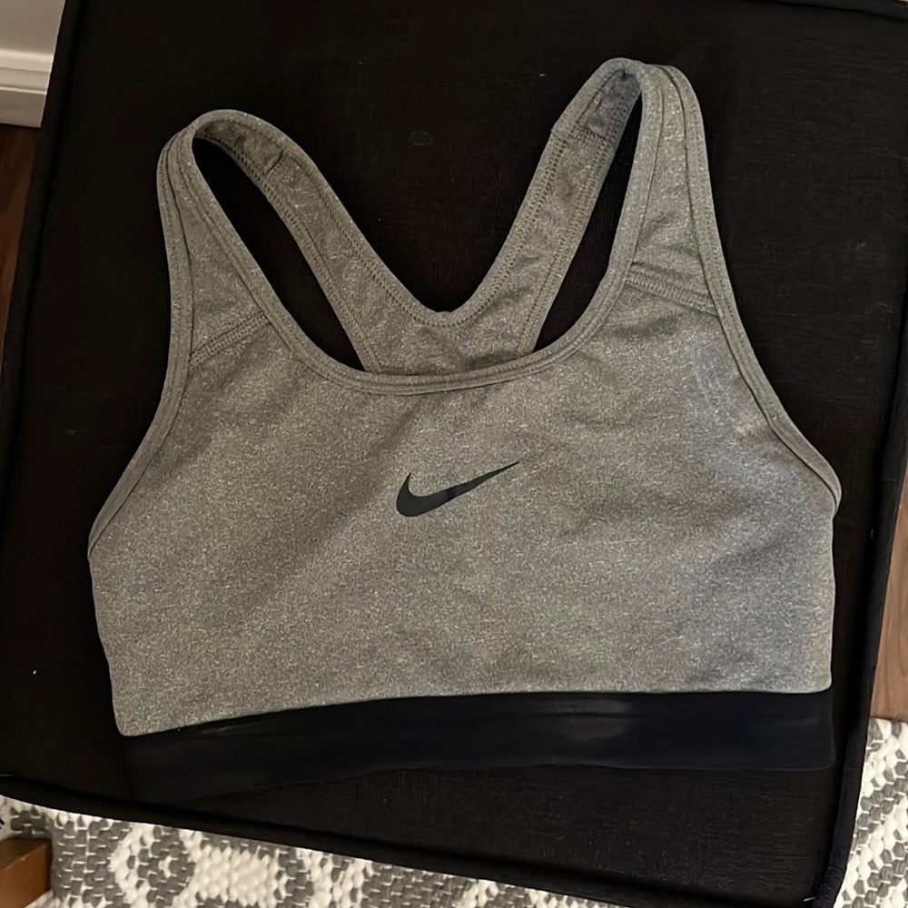 women’s nike sports bra
